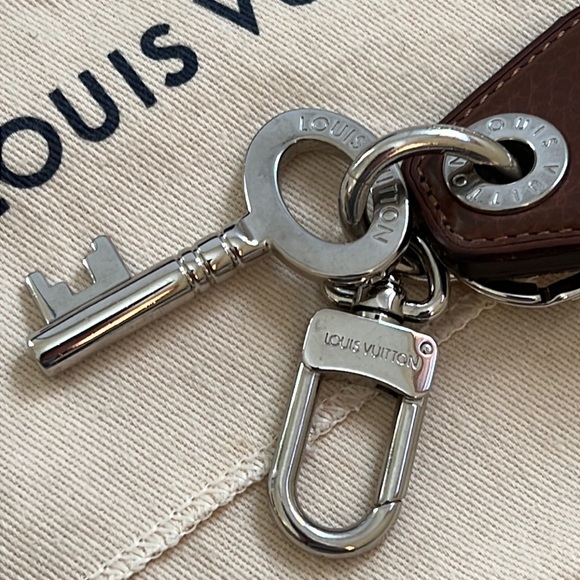 AUTHENTIC LOUIS VUITTON Bag Charm & Key Holder - Picture 2 of 3